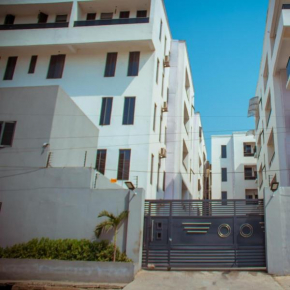Janelle white cove apartments